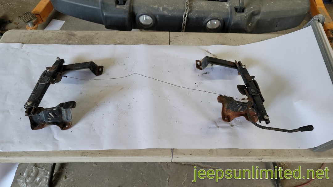 Comanche MJ Front Bench Seat Bracket Manual Slider Track Left Right Side 86-92 MJ 55004295