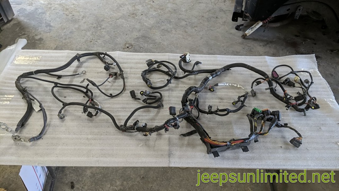 2006 Durango 4.7L V8 Engine Wiring Harness w/ Battery Terminal Harness 56051720AC
