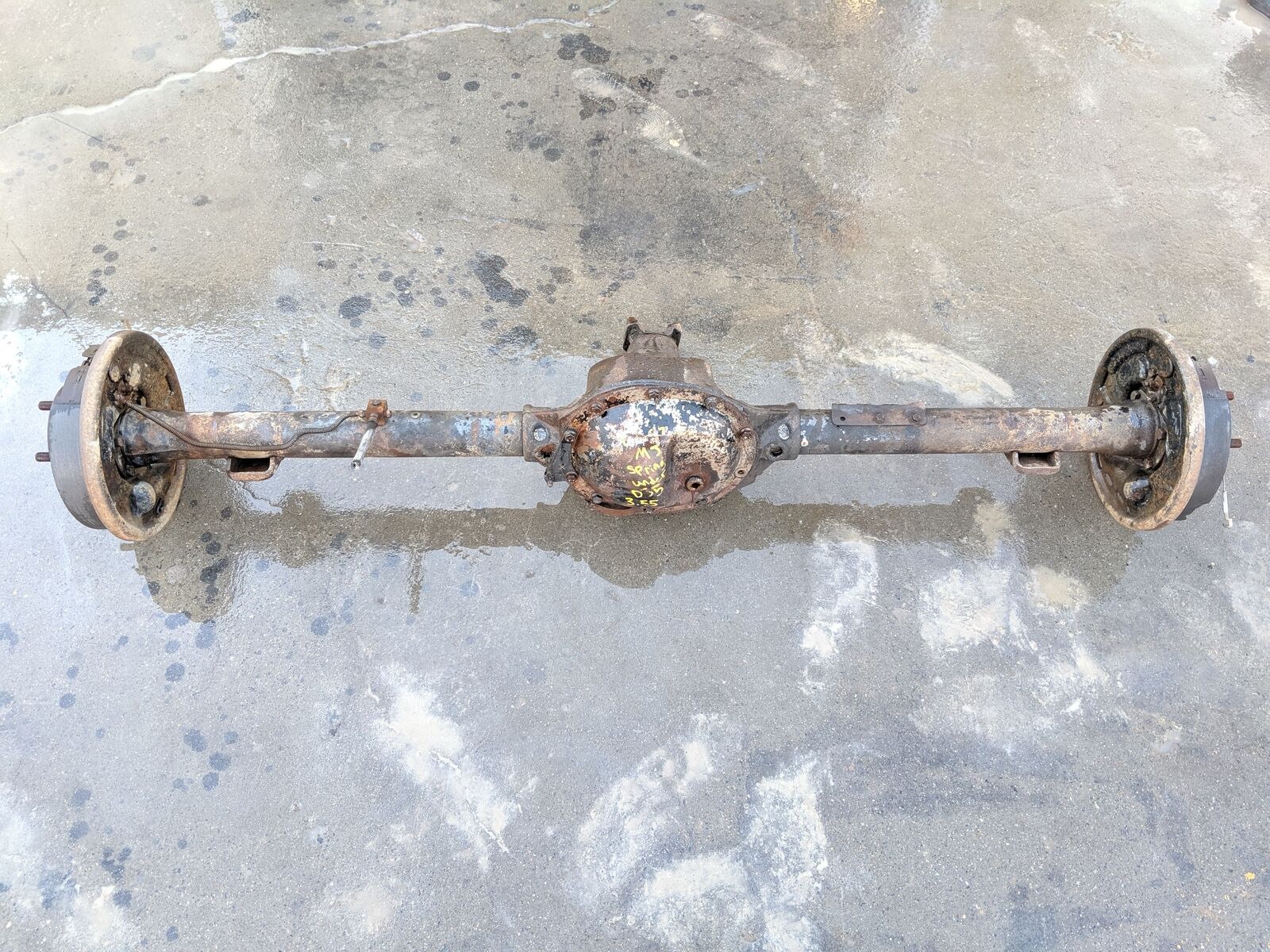 Comanche Rear Axle Assembly Dana 35 with 3.55 Gear Ratio MJ 86-92 Mopar OEM