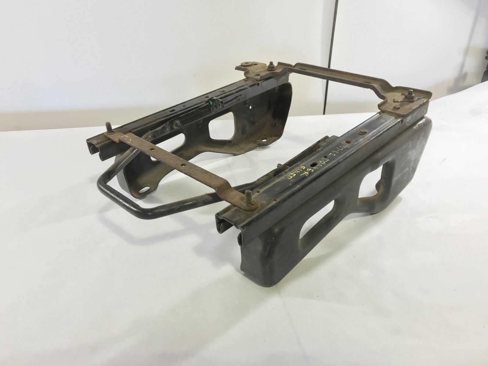 1997-2002 Jeep Wrangler TJ Driver Seat Bracket Riser & Slider 04874120