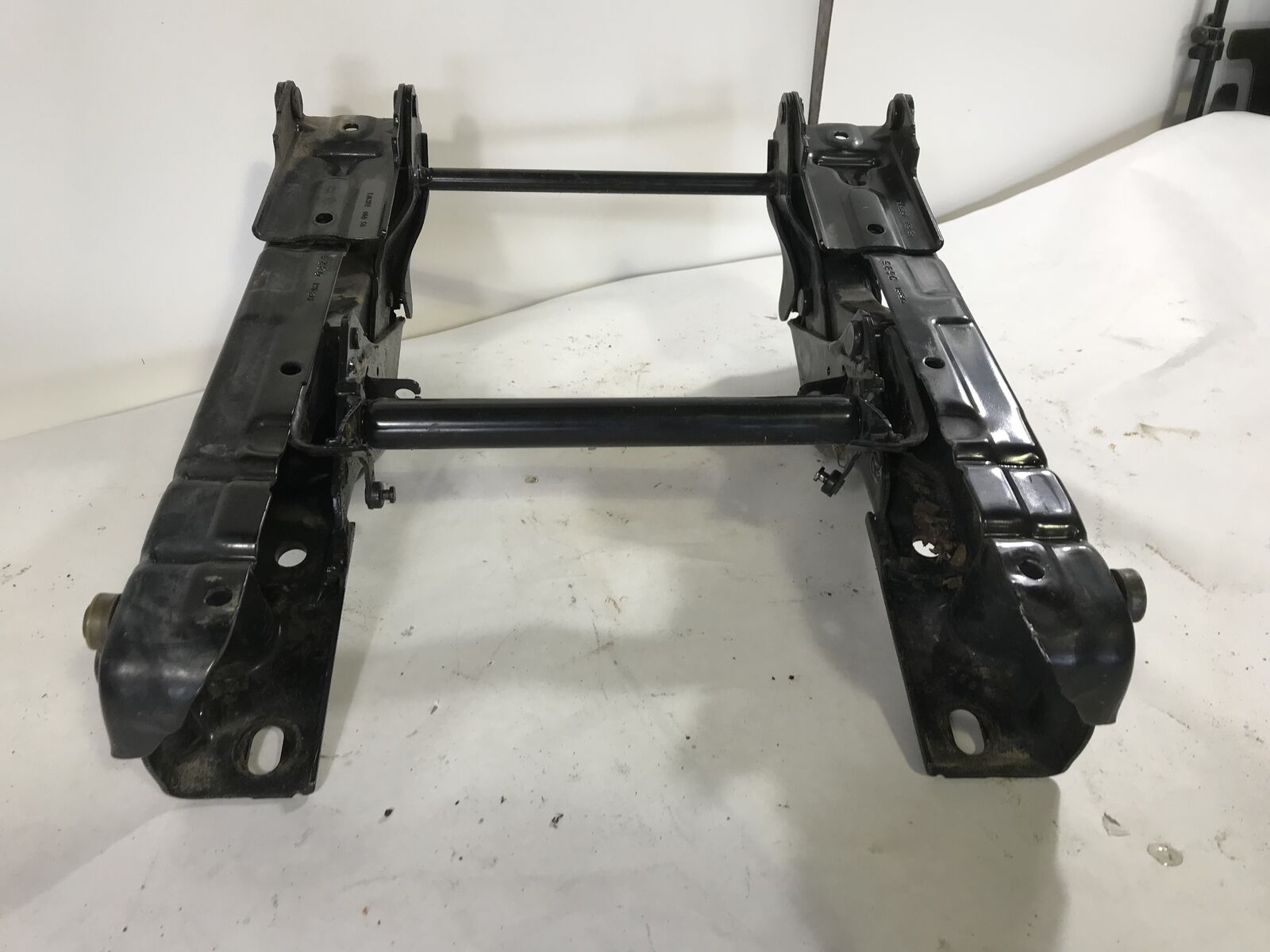 Wrangler TJ LJ Front Passenger Seat Bracket Right 05175261AA 2003-2006