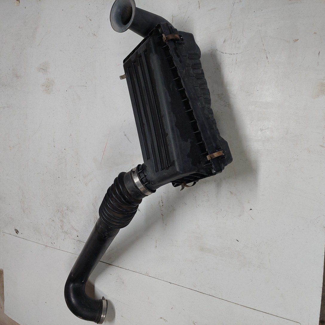 Wrangler TJ 4.0L Air Intake Hose with Filter Box 4797776 1997-2004