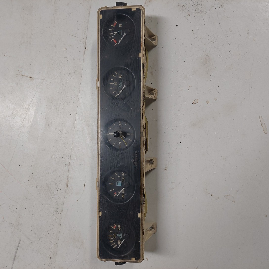 Wrangler YJ Center Gauge Cluster Fuel Oil Volt Clock Instrument 1987-1991