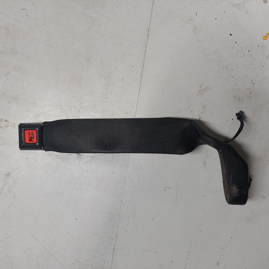 Wrangler YJ Front Seat Belt Buckle Driver Left Female LH 1987-1991 55028963