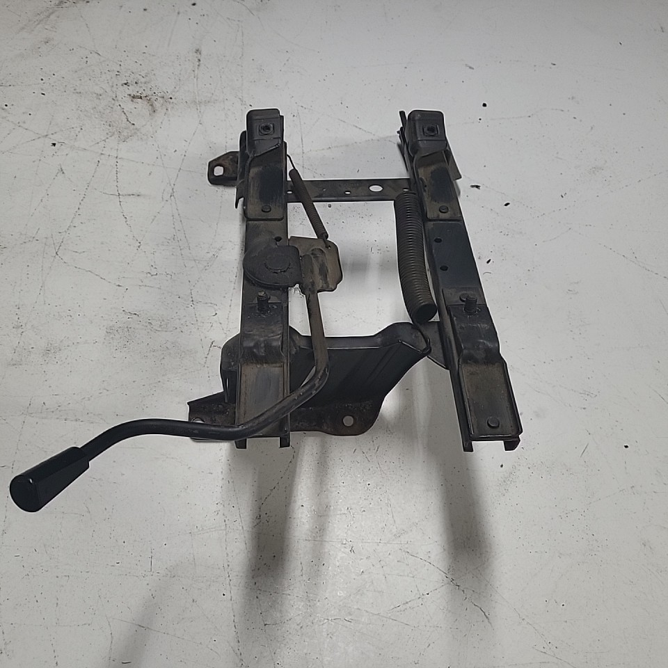 Cherokee XJ Seat Bracket Passenger Right up to 1994