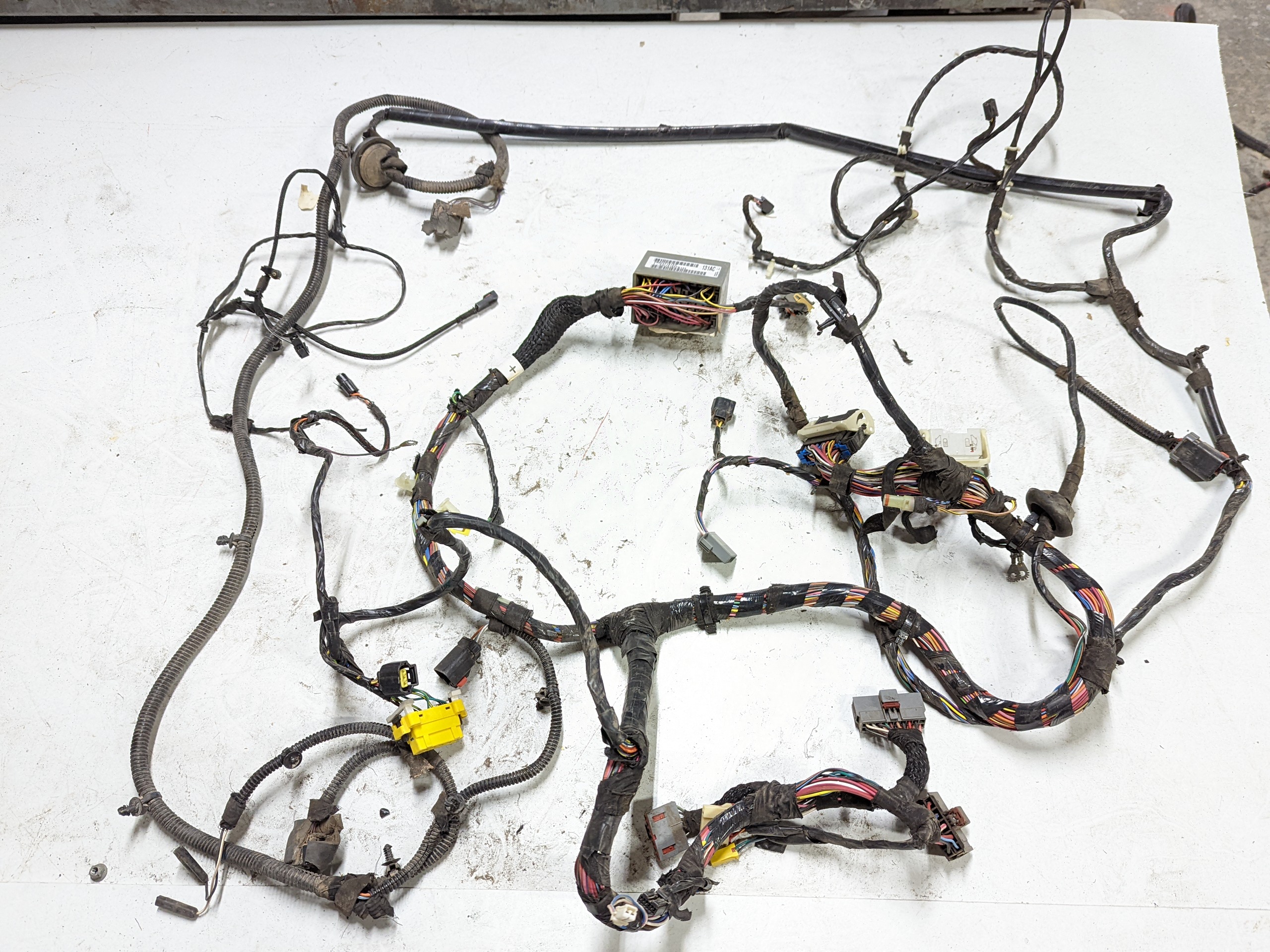 Rear Body Wiring Harness Tail Light with Sound Bar and Soft Top PKG 2003 TJ 56047131AC