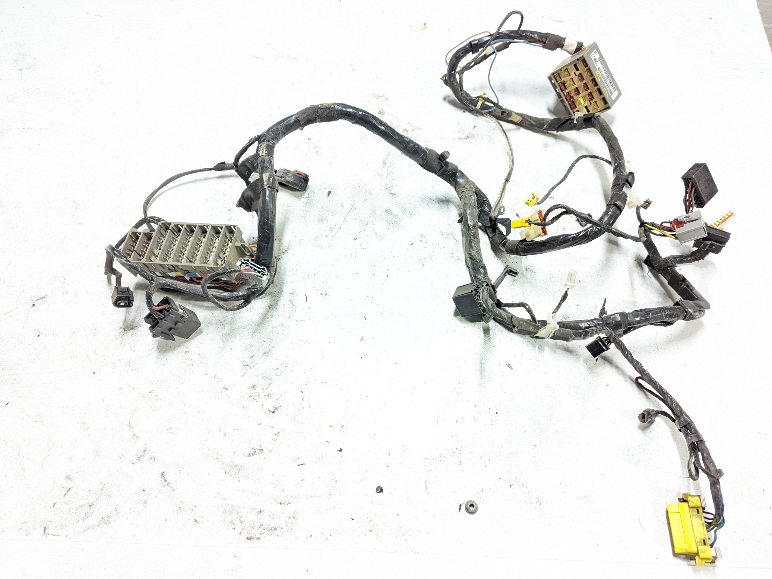 Interior Crossbody Wiring Harness and Fuse Block 1998 TJ 56009508AG
